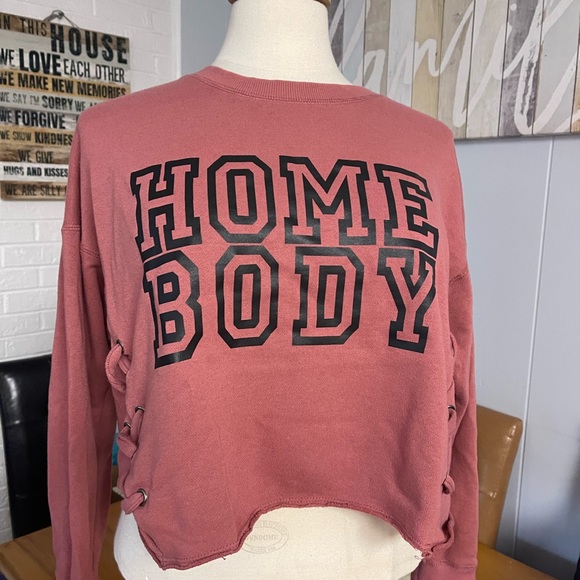 🌸 cozy cropped sweatshirt 🌸 - Picture 3 of 4